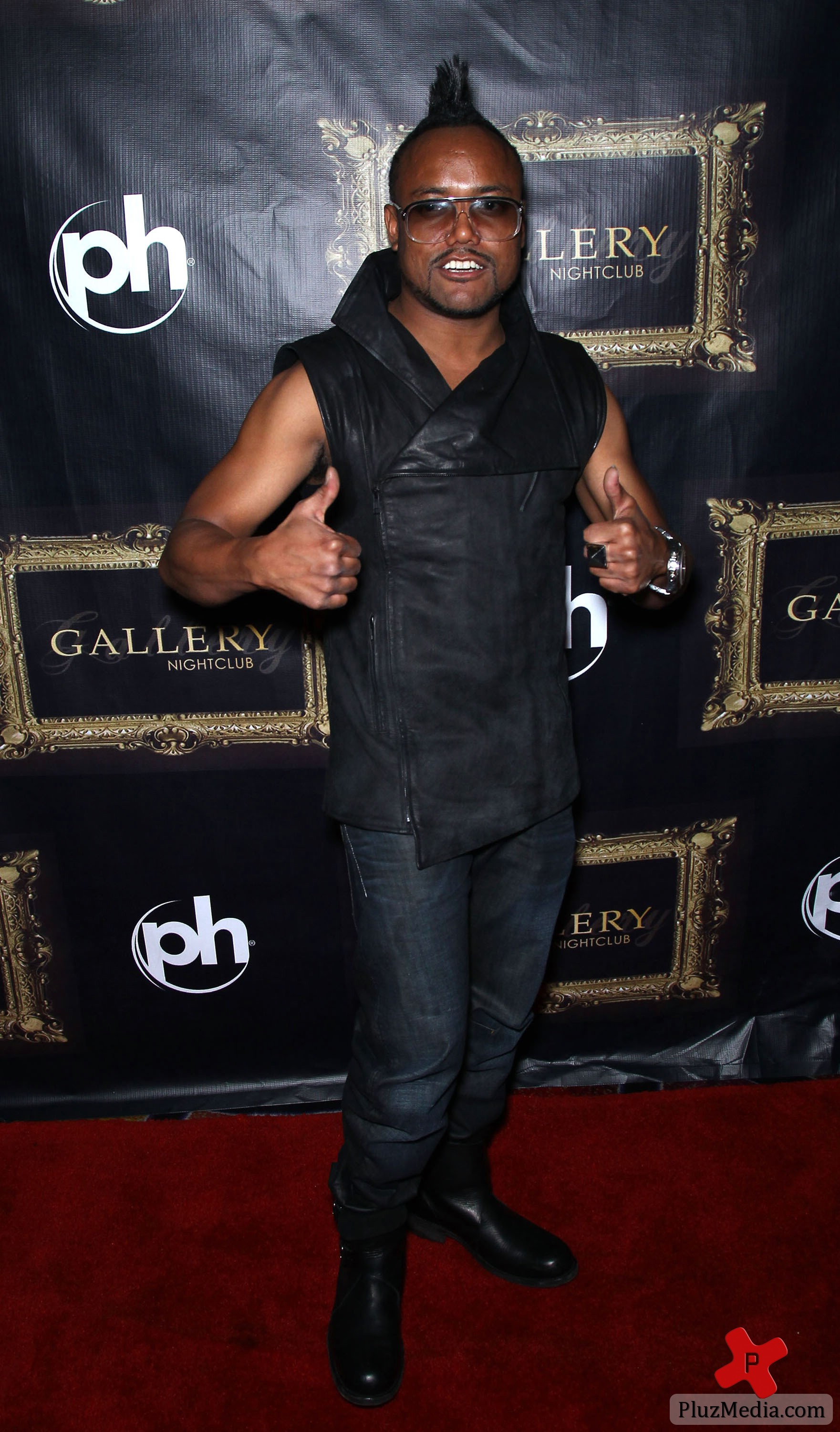 apl.de.ap arrives to perform at Gallery Nightclub | Picture 85697